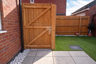 House Sleeps 7 with Garden - 9