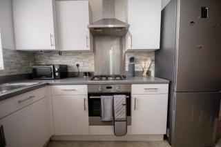 House Sleeps 7 with Garden - 7