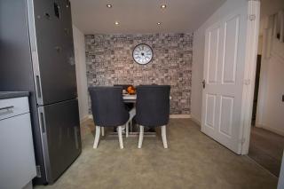 House Sleeps 7 with Garden - 4