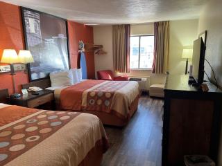 Super 8 by Wyndham Park City/North Wichita Area - 1