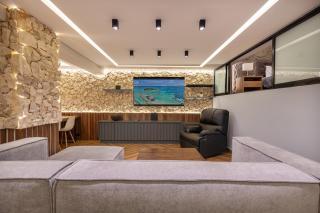 Remodeled 2 Bedroom Condo with Jacuzzi - 2