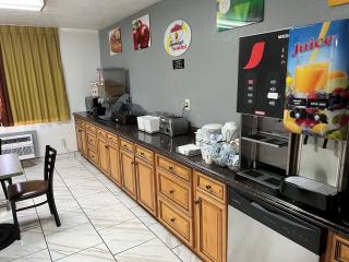 Super 8 by Wyndham Park City/North Wichita Area - 9