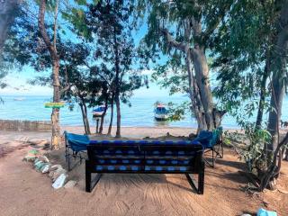 Chilling Backpackers - 8