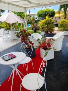 Bungalow cosy à Sainte-Rose, piscine et vue sur jardin. - 2