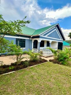 Paradise Pathways Family Home Lweza - 0