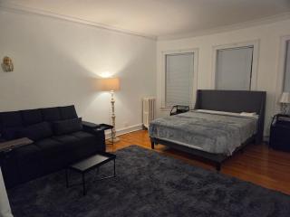 Sleeps 8- 2 Beds and 2 Couches by St Francis Hospital - 9