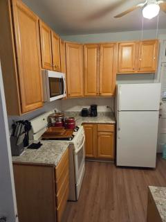 Sleeps 8- 2 Beds and 2 Couches by St Francis Hospital - 1