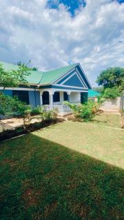 Paradise Pathways Family Home Lweza - 8