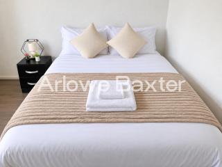 Modern 2 Bedroom Home near Town Centre & Transport - 4