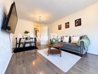 Modern 2 Bedroom Home near Town Centre & Transport - 0