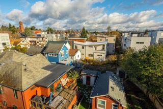 Spacious Modern House Rooftop Backyard Loft 3B2andHalfB - 3