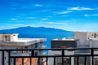 Three Bedroom Sea View Apartament - 3