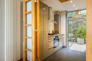 16 Clarence Hill - Iconic Dartmouth House with Enchanting Garden - 4