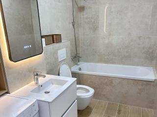Modern Studio, Big Balcony & Free Parking - 6