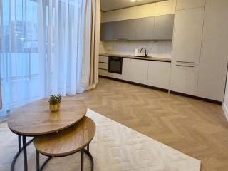 Modern Studio, Big Balcony & Free Parking - 6