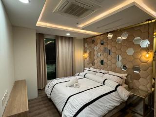 Gold Crest Executive 2 BEDROOOM Premium Apartment in DHA PHASE 4 Lahore - 5