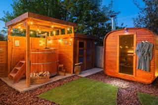 The Hajdu Hide-Away - Private Wellness Cottage with Hot Tub, Sauna & Garden - 9