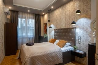 Super Central Cosy 2BR Near NewYork Cafe w Balcony - 7