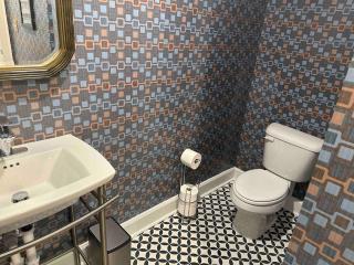 Classy 3-Story Downtown Apt - Great Location - 1