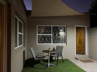 Orange Breeze Self-Catering Apartment - 9