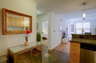 Walk to Gaslamp & Petco Park! Dtwn Apt w/ Balcony - 4
