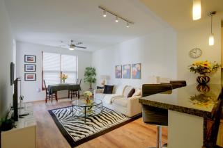 Walk to Gaslamp & Petco Park! Dtwn Apt w/ Balcony - 2