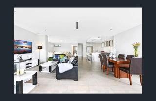 waterfront luxury house&pet friendly&full fenced - 3