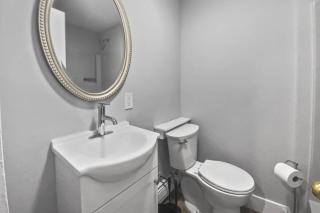 Bright 2BR Apartment in Stamford - 1