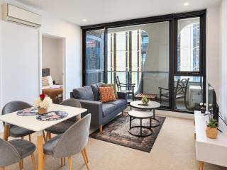 High level on 36th Floor 2BR Balcony Wifi Pool - 8