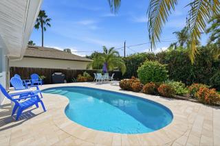 Newly Refurbished Naples Park Cottage with a Heated Pool - Naples - 0
