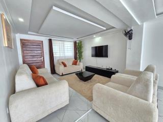 Marie's Lakeview 4Bed All Ensuite, KSM - 0