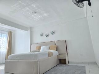 Marie's Lakeview 4Bed All Ensuite, KSM - 9