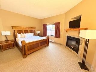 Riverwalk View condo with free Waterpark Passes in Chula Vista! - 6