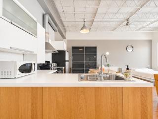 Spacious loft in the heart of saint laurent - 6