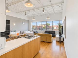 Spacious loft in the heart of saint laurent - 2