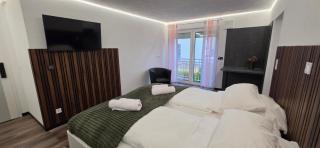 Apartment 3 - 8