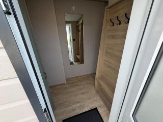 Lakeside Retreat 1 with hot tub, private fishing peg situated at Tattershall Lakes Country Park - 2