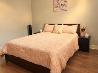 Cozy 2BR Suite - 3 Beds - Sleeps 5 - Free Parking - Near Montreal - 7