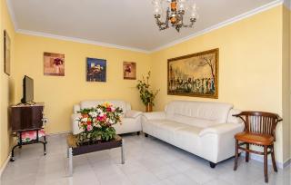 5 Bedroom Nice Home In Villarrín De Campos - 1