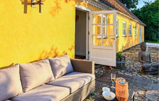4 Bedroom Beach Front Home In Vejby - 1