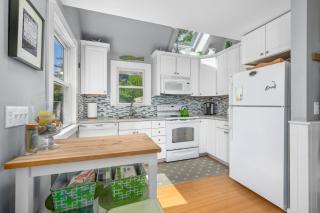 Cape Cod Cottage near Beaches & Downtown - 1