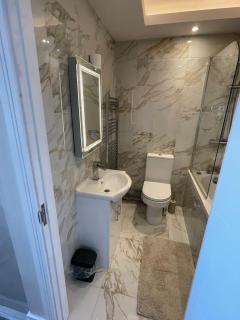 The Cardiff View - FREE Private Parking - 8
