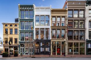 Main Street Farmhouse City Retreat by Hollyhock - 2