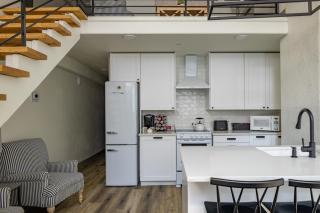 Main Street Farmhouse City Retreat by Hollyhock - 6