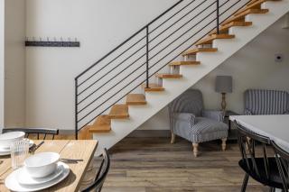 Main Street Farmhouse City Retreat by Hollyhock - 4