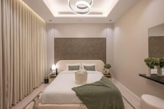 KM Living Green Crest 2BR Maid King Road - 6