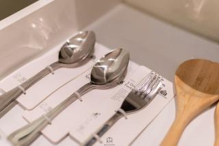 KM Living Green Crest 2BR Maid King Road - 5