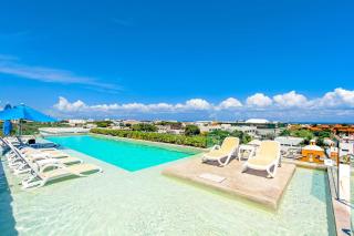 Central 2BR I Rooftop Pool - Walk to 5th - 4