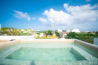 Central 2BR I Rooftop Pool - Walk to 5th - 2