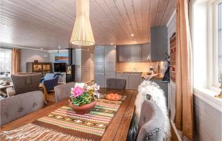 4 Bedroom Nice Home In Hovet - 3